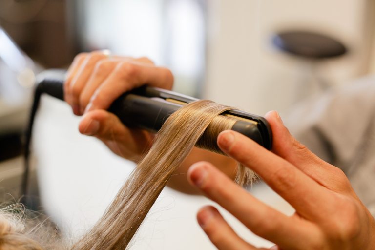 Comment se lisser les cheveux sans risque ? Comptoir Saint Jacques
